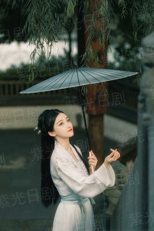 醉影笑惊鸿