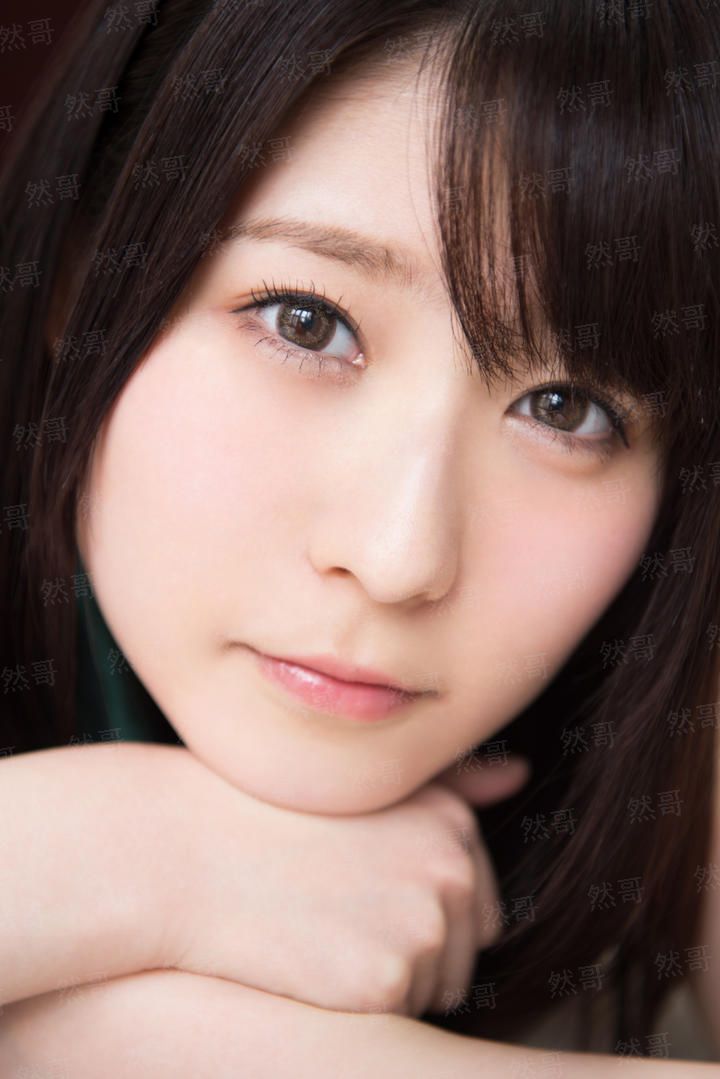 深凝美人眸