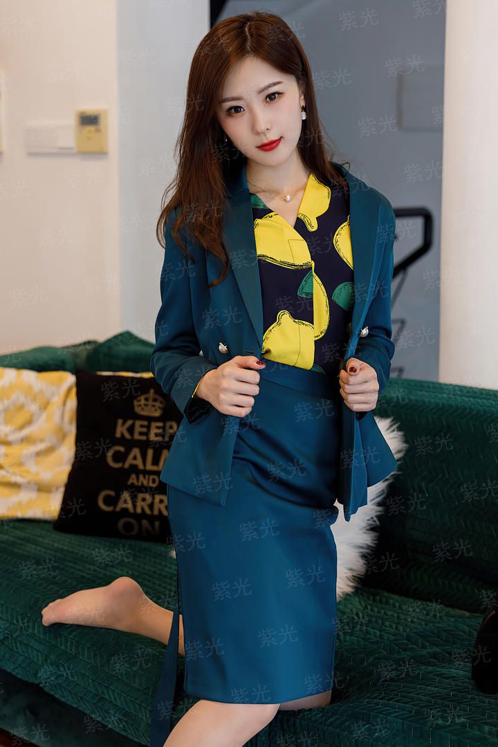 绝不向美色低头[穿书]